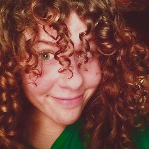 Hi, I'm Julia! Welcome to my closet!